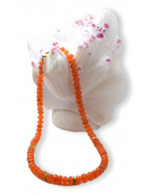 Un Collier en perles de Cornaline