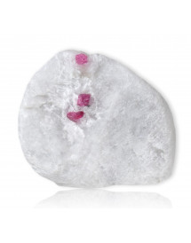 Spinelle rouge sur marbre