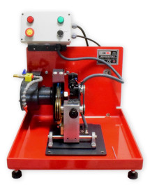 Machine à pèrles avec meule profilé