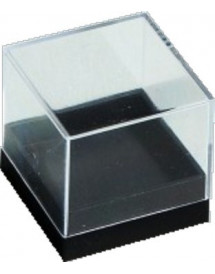 Boite transparente avec socle noir 26x26x26 mm